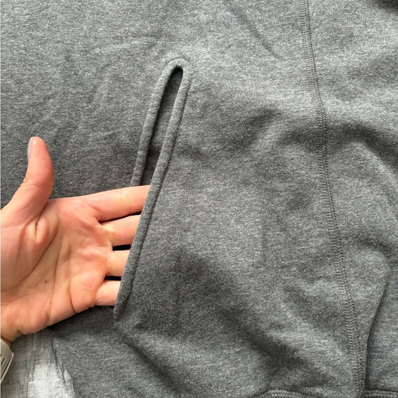 GREY LULULEMON PULLOVER WITH HOOD SIZE 4 - Picture 2 of 3